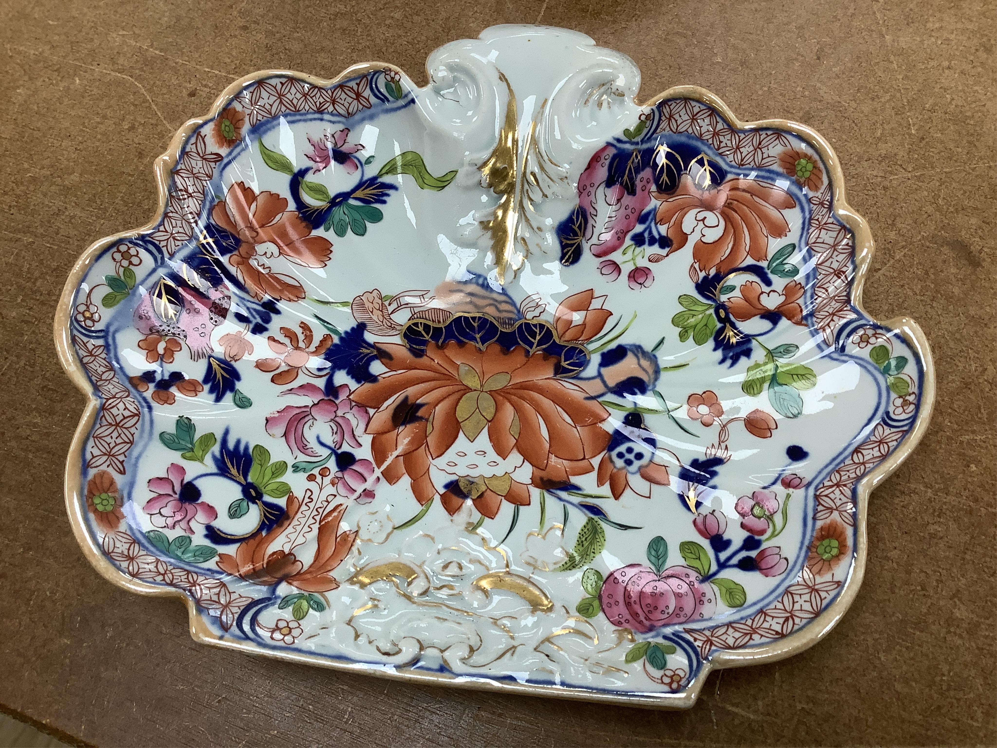 A Mason’s ironstone Japan pattern dessert service, c.1820, comprising dishes, plates and a centrepiece, largest 36cm wide